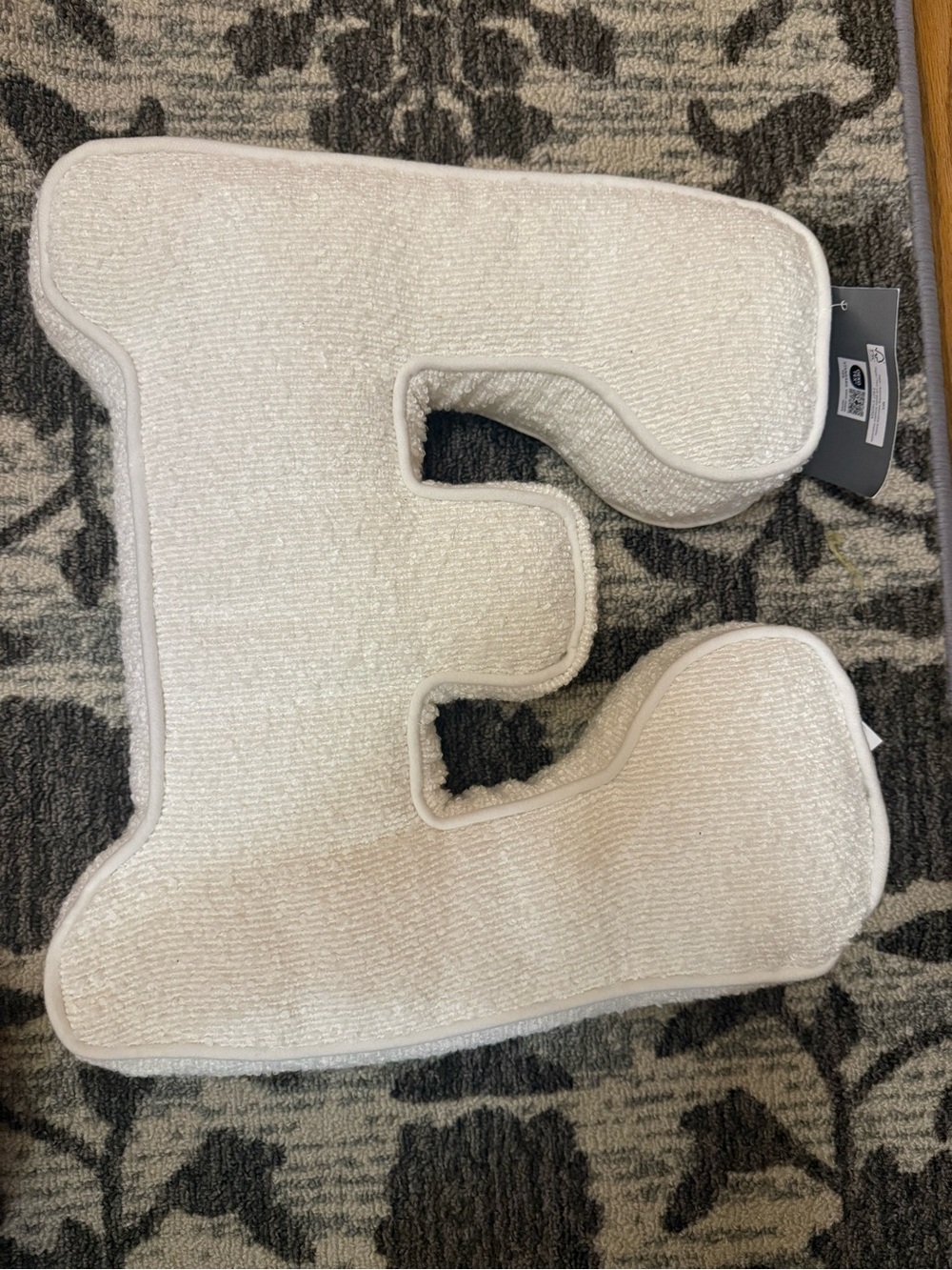 👻 New letter E White Pillow - Plush Support